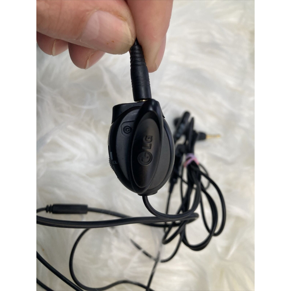 LG WIRED EARPHONES HEADPHONES HANDSFREE MIC HEADSET EARBUDS for CELL PHONES Clip - Picture 6 of 12